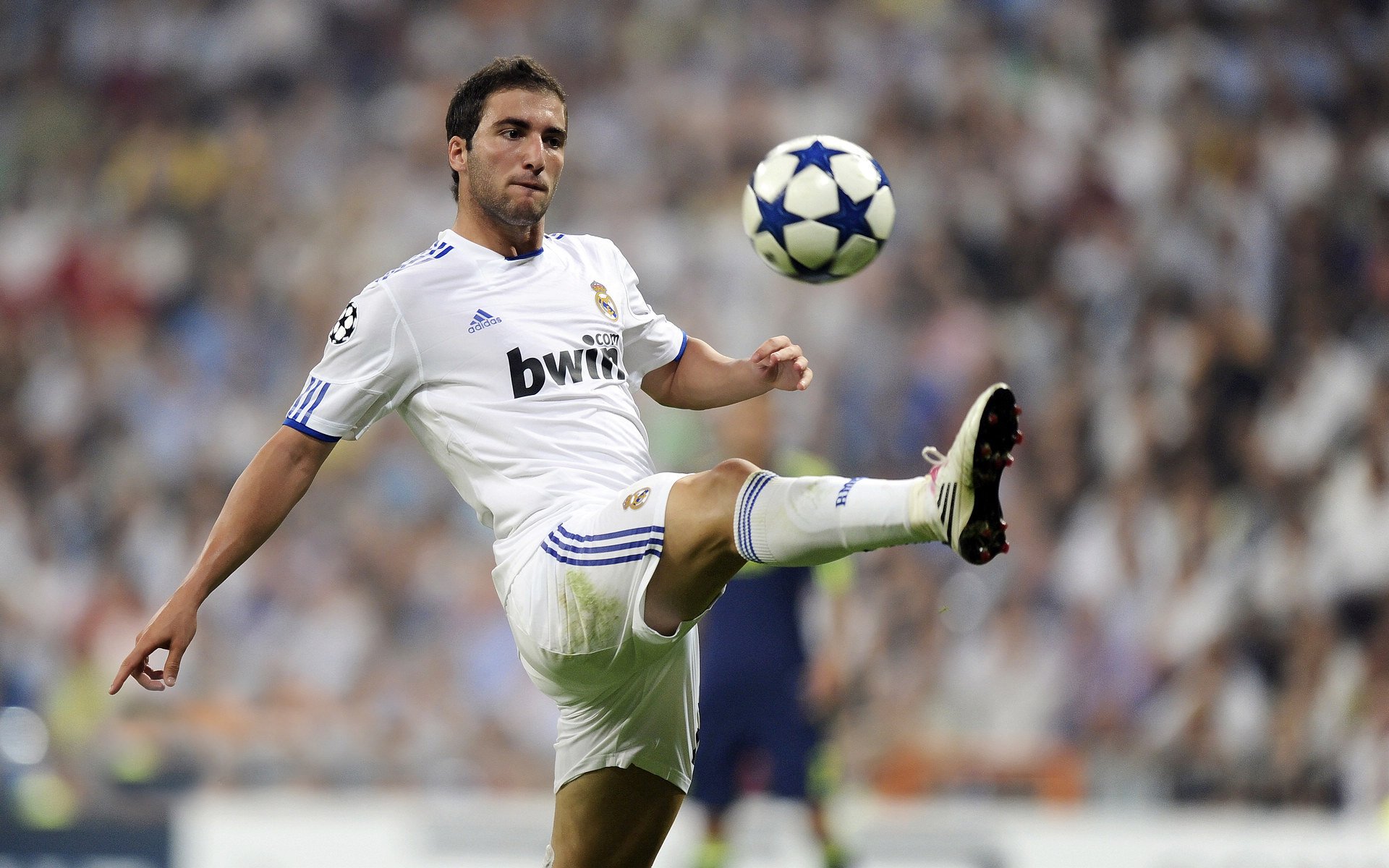 切尔西未能突破卡拉巴赫防线，2-2战平，欧冠小组赛形势复杂，切尔西 欧冠